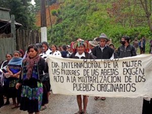 Stoppt die Militarisierung der indigenen Völker, eine Forderung vor der direkten Beteiligung der Armee an Megaprojekten © SIPAZ