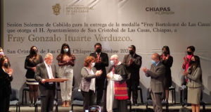Fray Gonzalo Ituarte reçoit la Médaille Fray Bartolomé de las Casas © SIPAZ