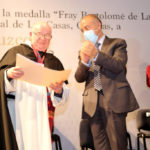 Fray Gonzalo Ituarte recibe la Medalla Fray Bartolomé de las Casas © SIPAZ