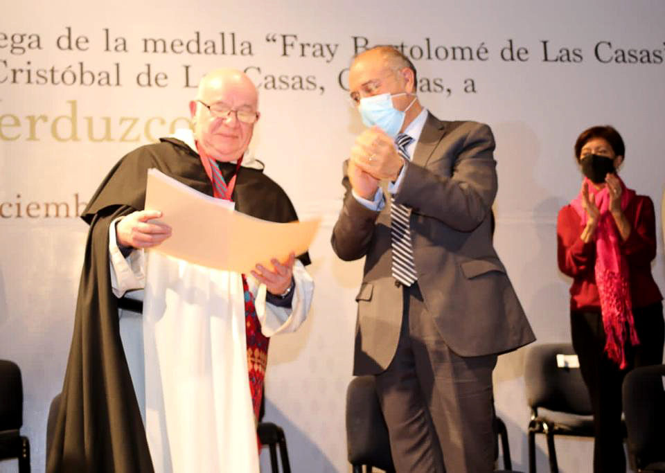 Fray Gonzalo Ituarte reçoit la Médaille Fray Bartolomé de las Casas © SIPAZ