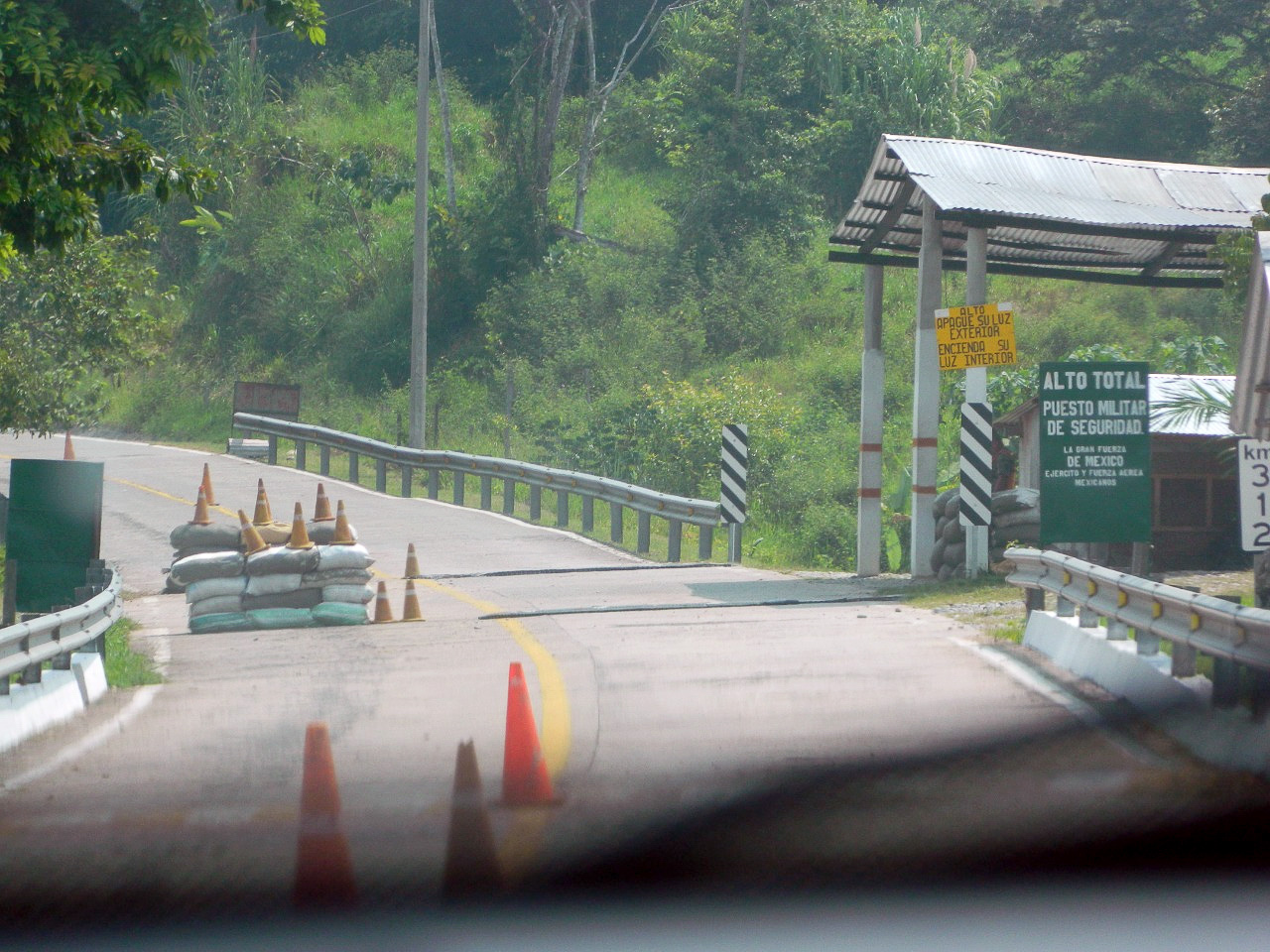 Postes de contrôle militaires dans les régions Pacifique, Jungle et Centre © Voces Mesoamericanas